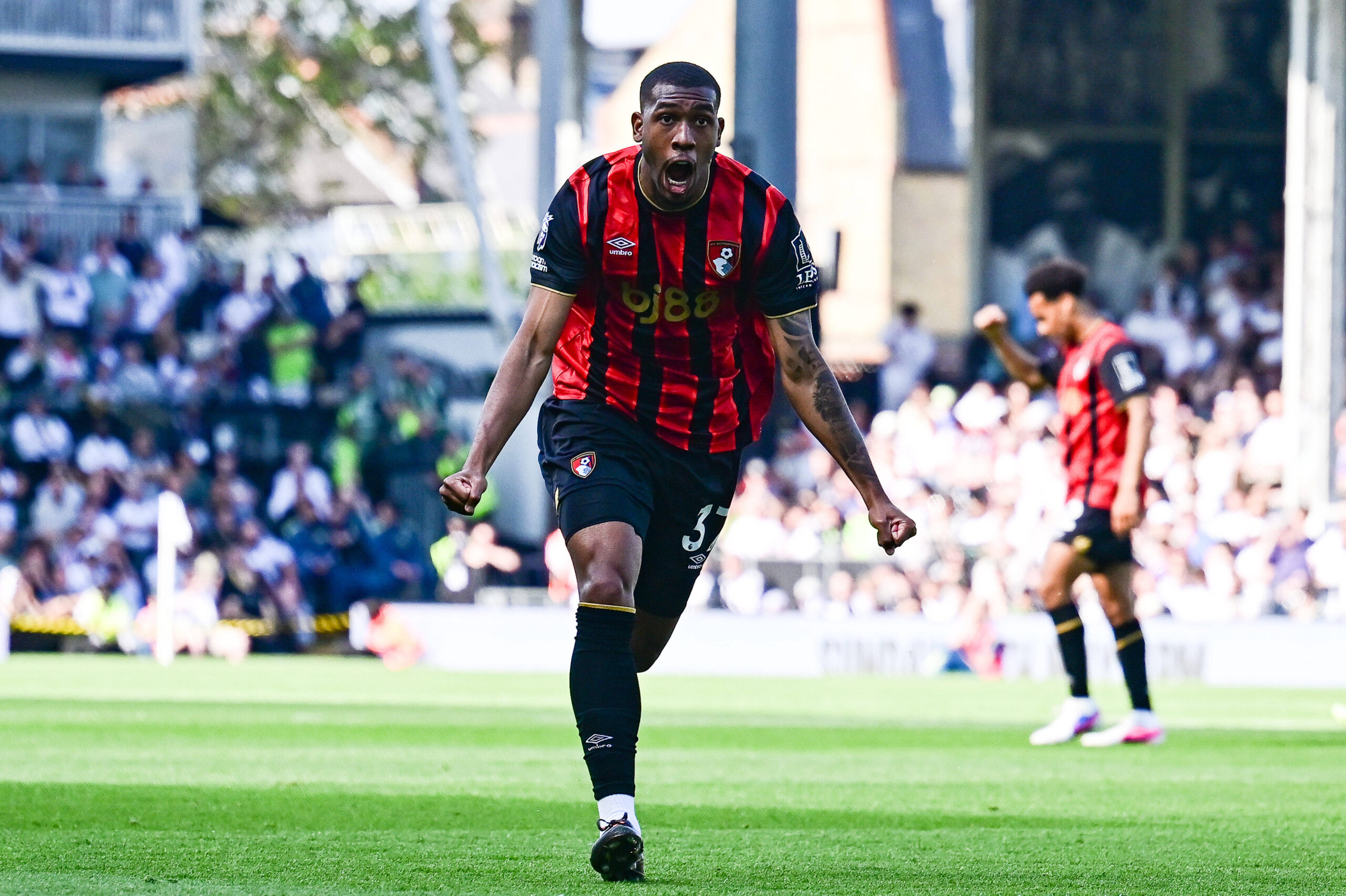 Bournemouth'un 130 Milyon Sterlinlik Maddesi: Scott ve Truffert Satışları Yaklaşıyor