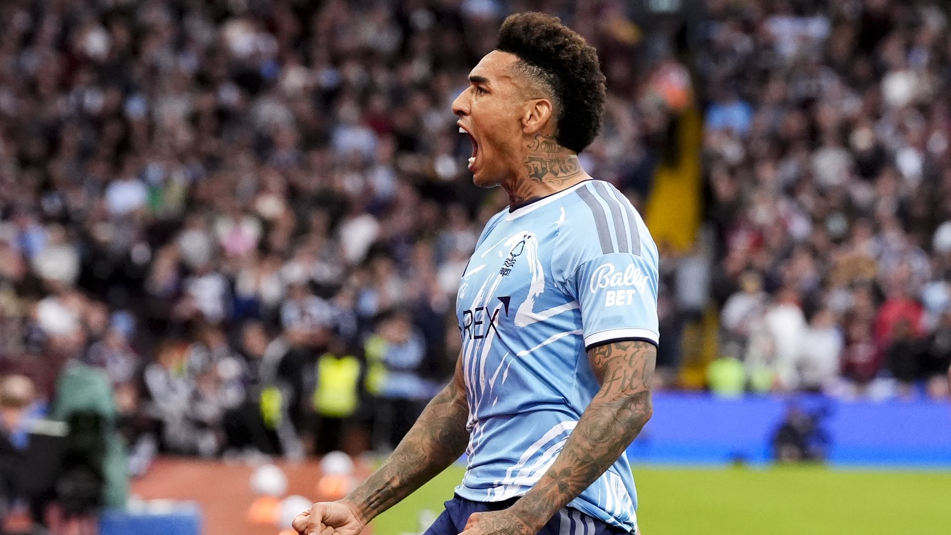 Villa Park'ta Forest şoku: Emery'nin Glasner kabusu sürüyor