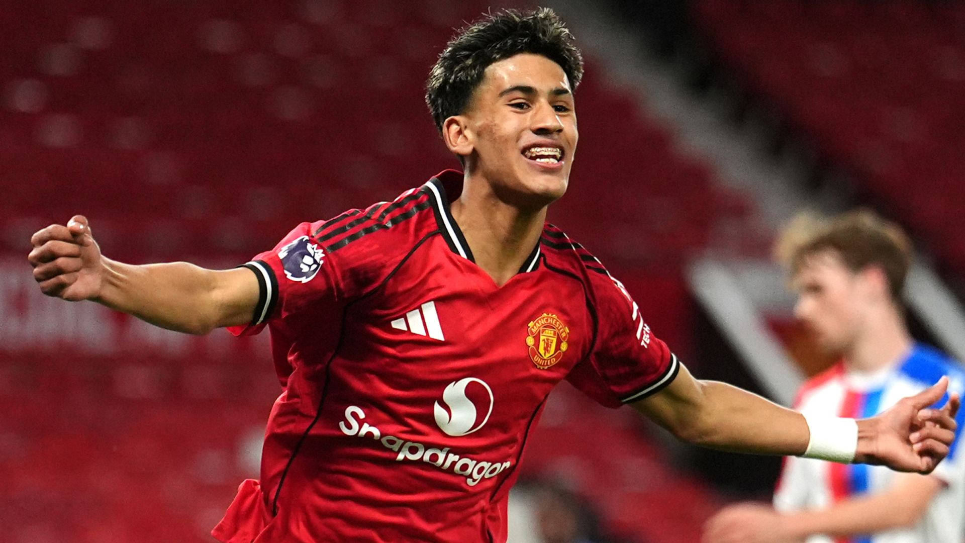 Man Utd'ın 15'lik yıldızı JJ Gabriel ayrılmak istiyor: Real Madrid ve Barcelona peşinde