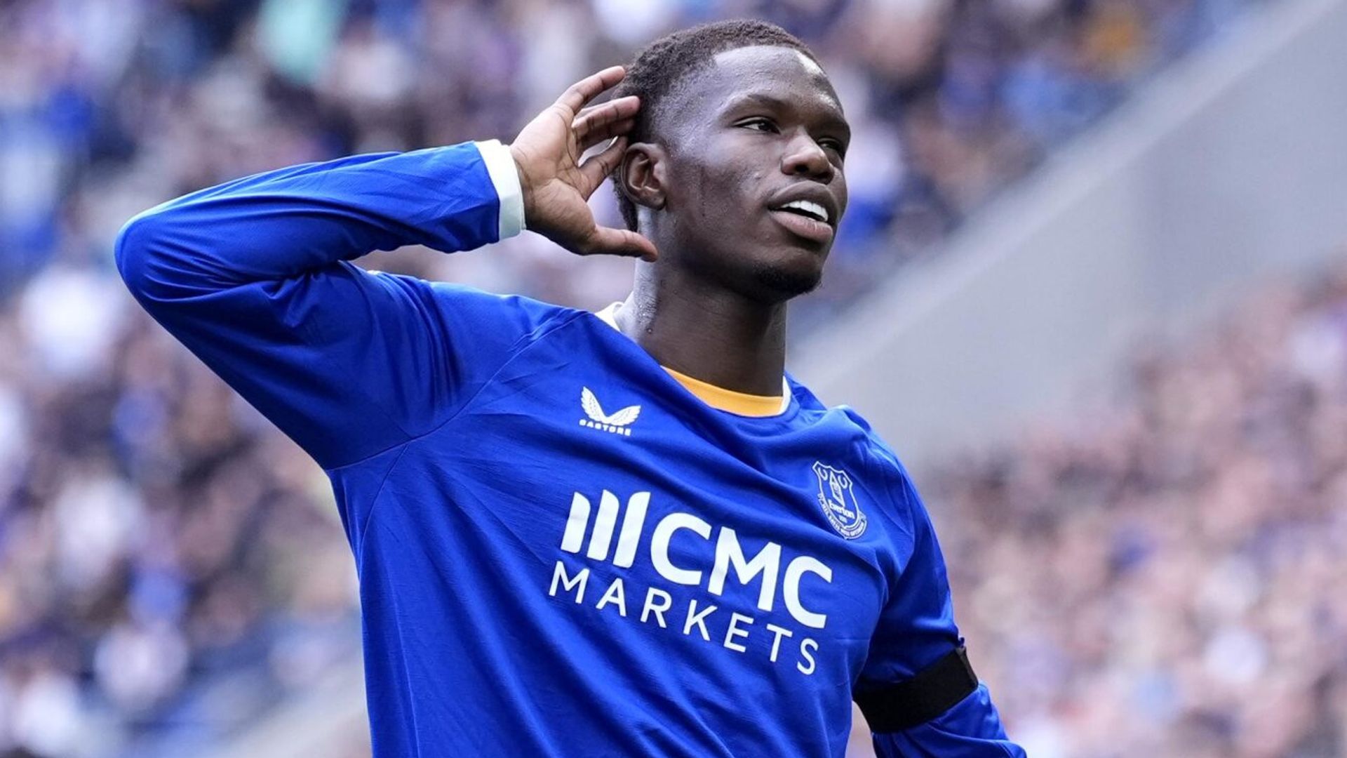Everton 1-0 Ipswich: Barry'nin Golü, VAR Tartışması ve Fatawu Kırmızı Kartı