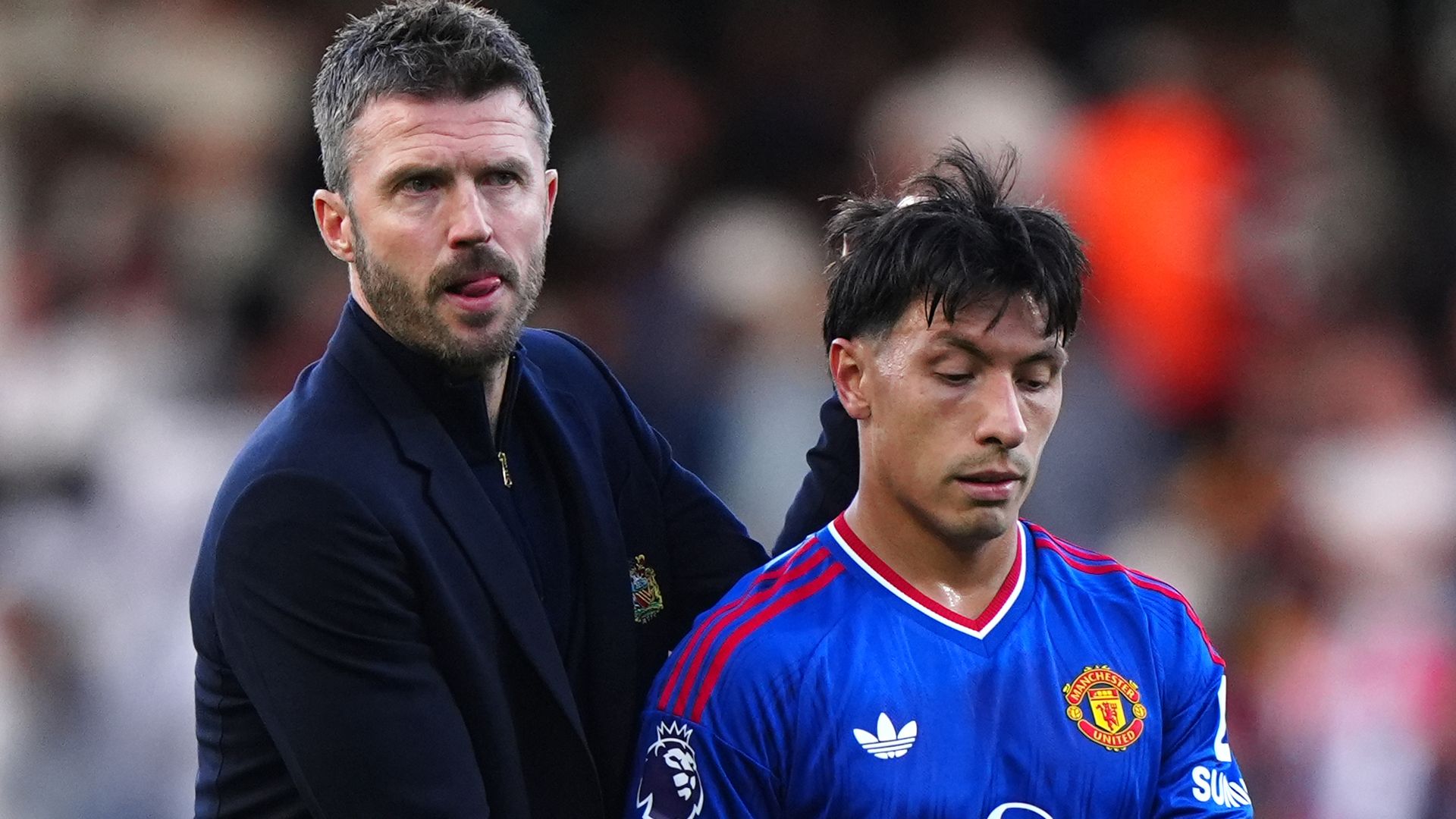 Neville'den Carrick'e sert uyarı: 'Oyuncularını savunmayı bırak