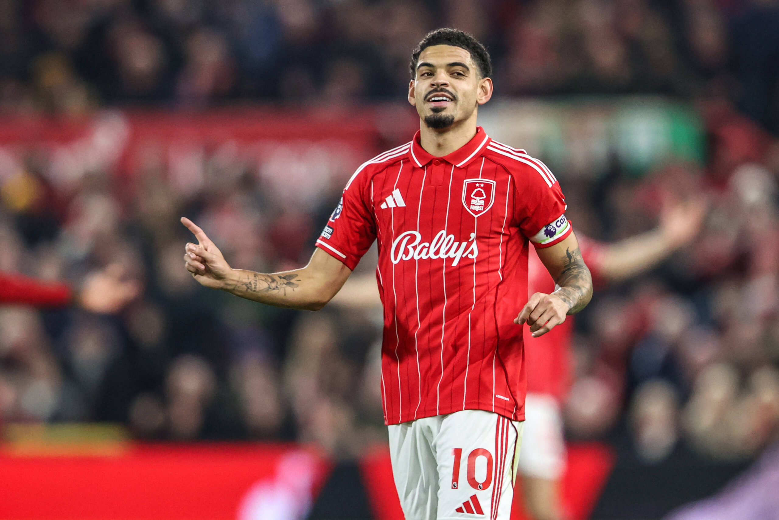 Bayern Münih, Nottingham Forest Kaptanı Gibbs-White'ın Peşinde