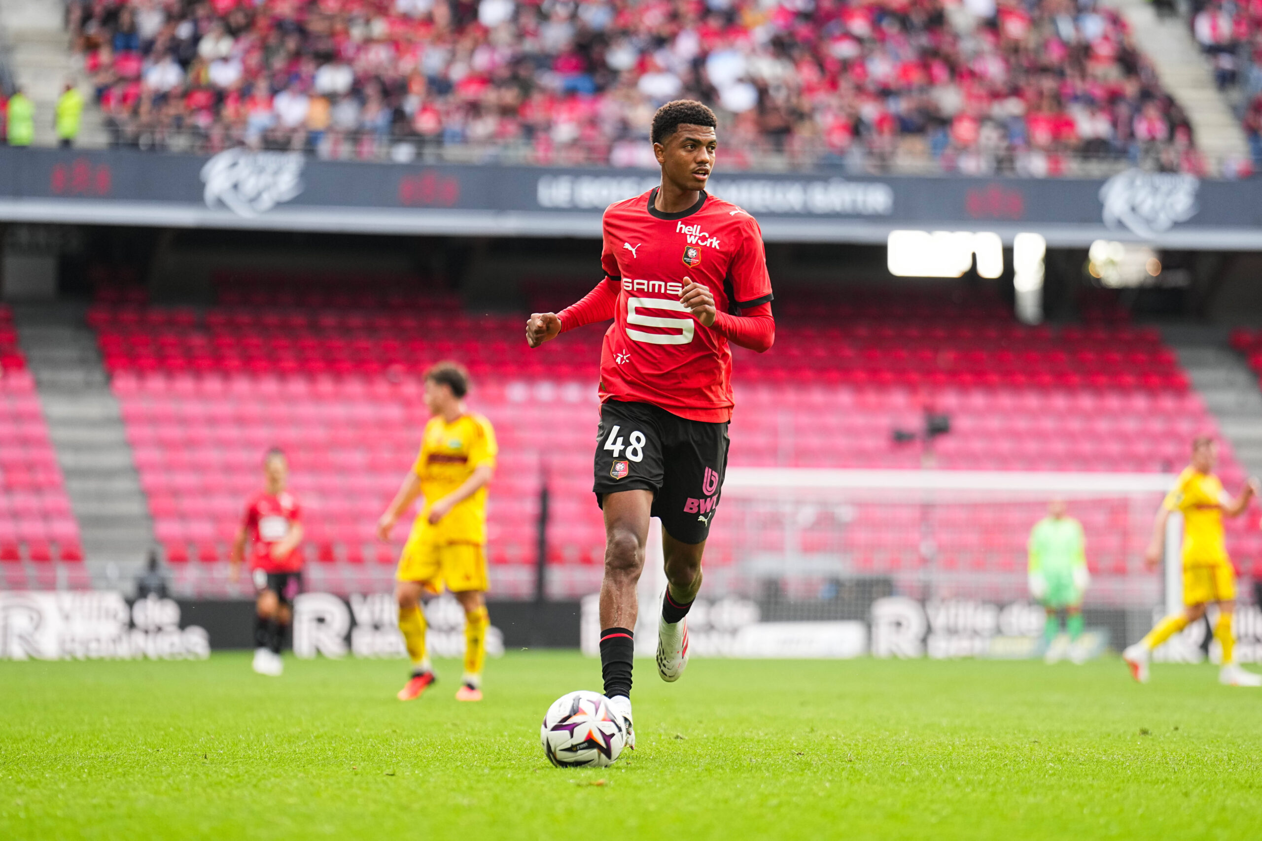 Newcastle, Rennes'in 20'lik stoperi Ait Boudlal'ın peşinde