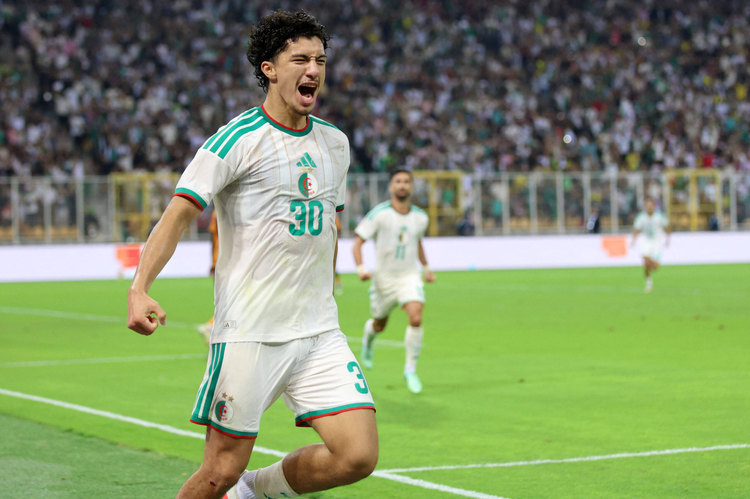 Arsenal, Maza transferi için Tottenham'la yarışta