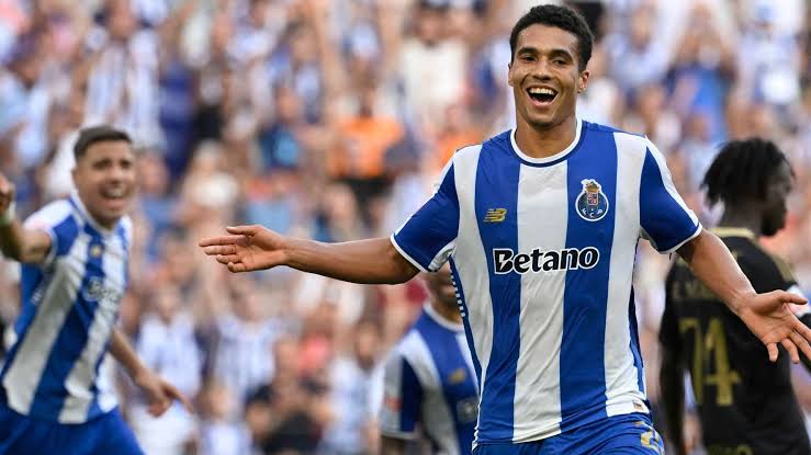 Arsenal ve Man United, Porto'nun sağ beki Alberto Costa için 56 milyon sterlini gözden çıkardı