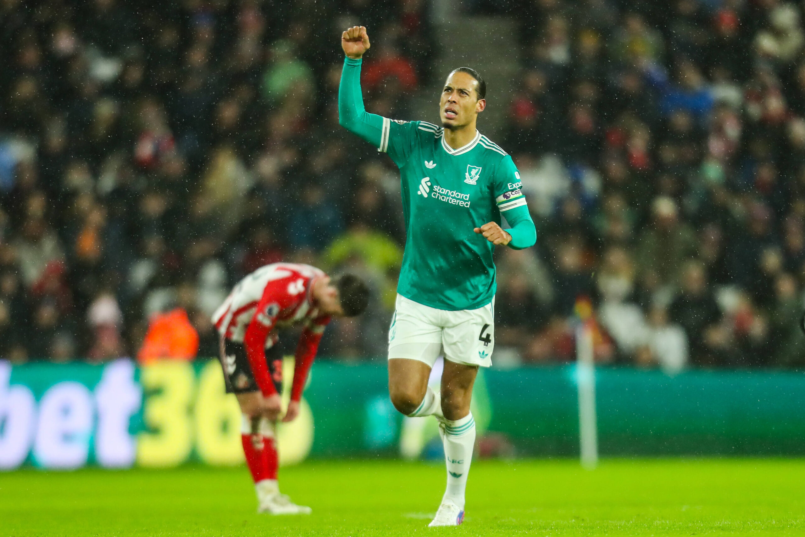 Van Dijk'a Real Madrid Kancası: Liverpool'da Sözleşme Krizi