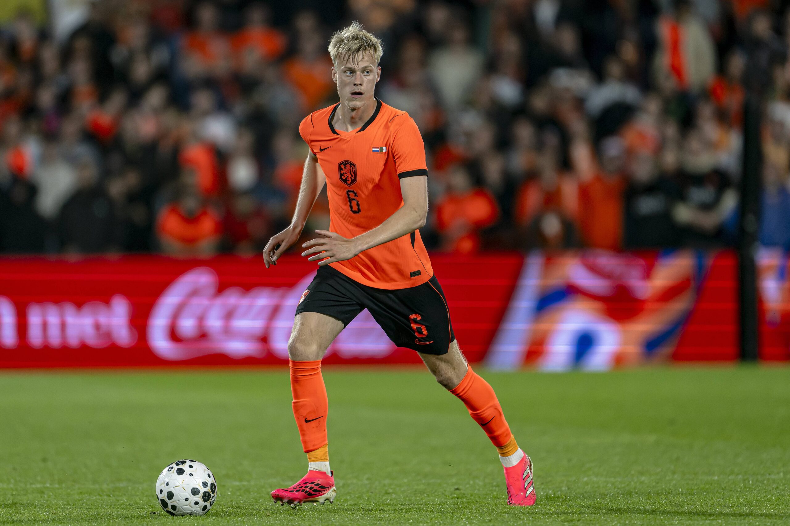 Tottenham'a Van Hecke Şoku: Sakatlık Sonrası Hollanda Kampından Ayrıldı