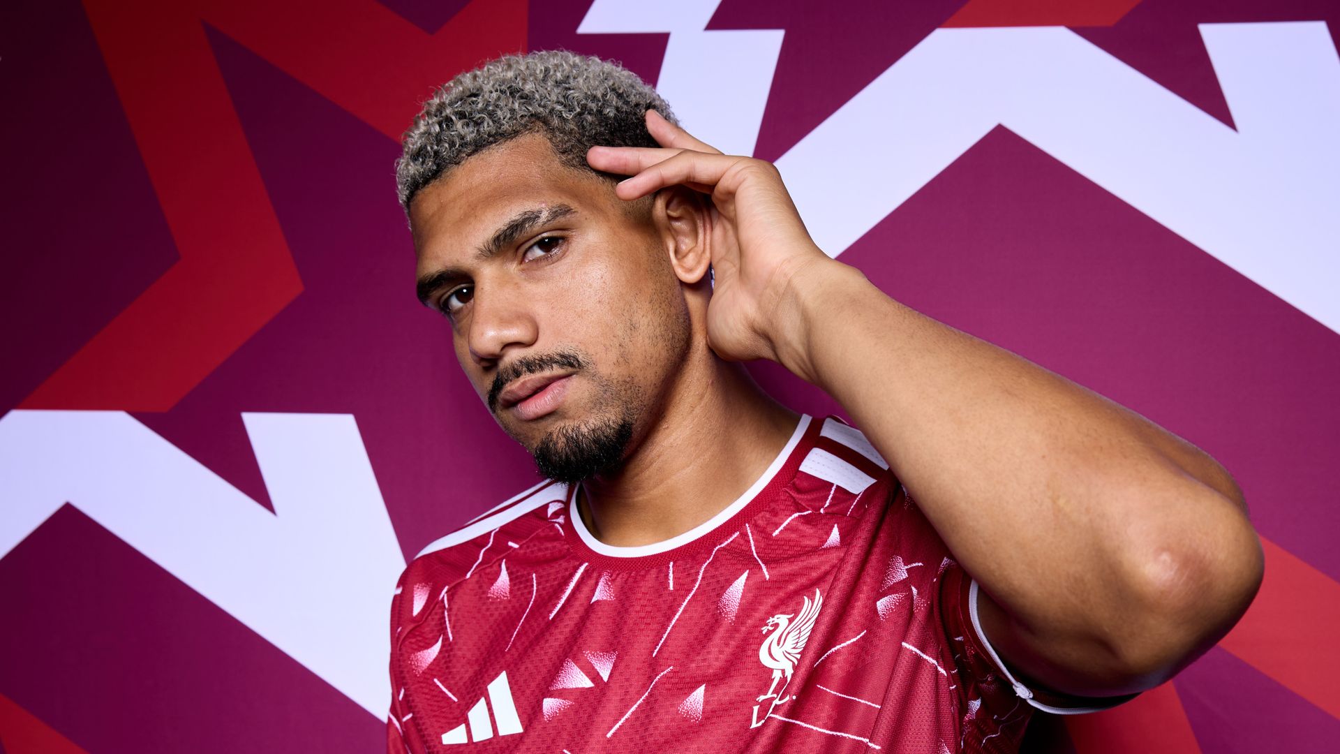 Araujo Liverpool'da Sağ Bek Sorununu Çözdü