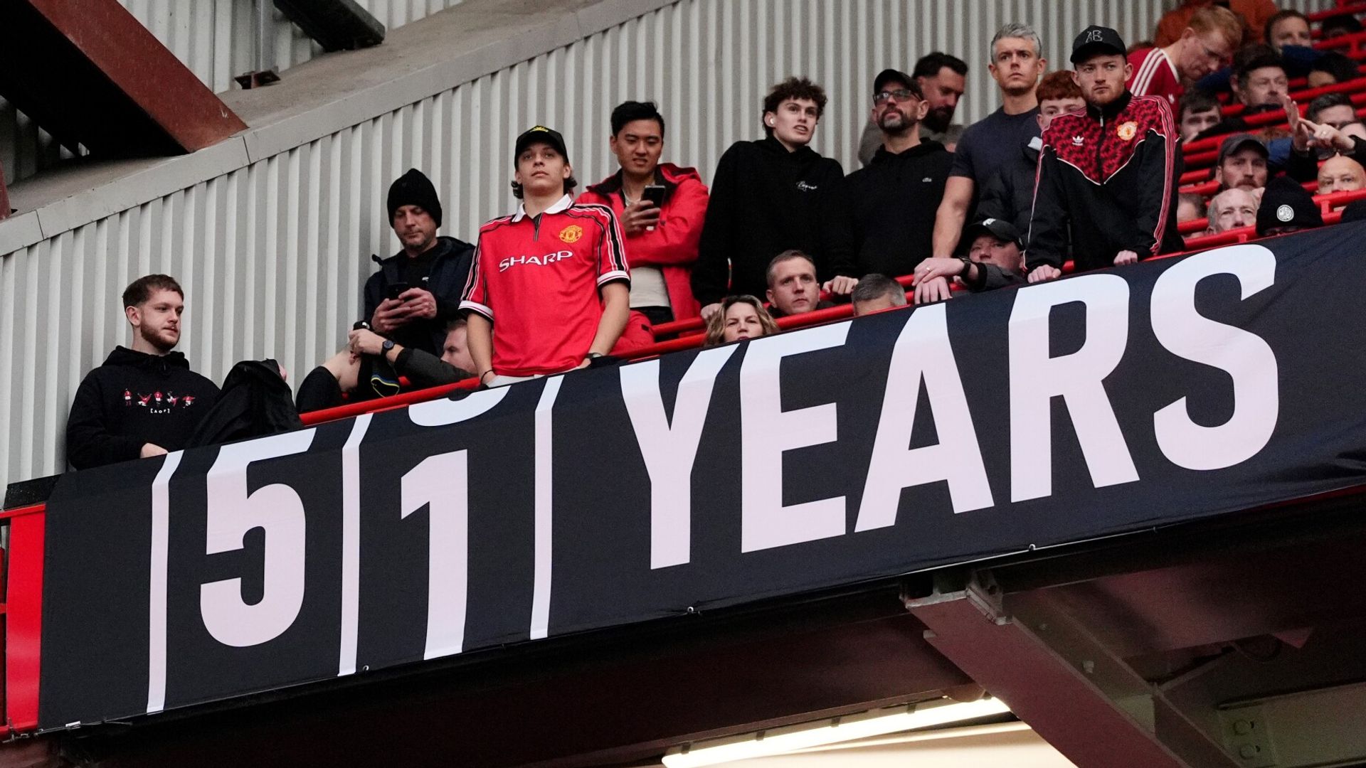 Man Utd taraftarından City'ye 50 yıllık gönderme: Pankart geri döndü
