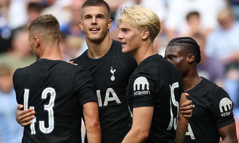 Chelsea ve Liverpool, Brighton'ın Luka Vuskovic'i için yarışta