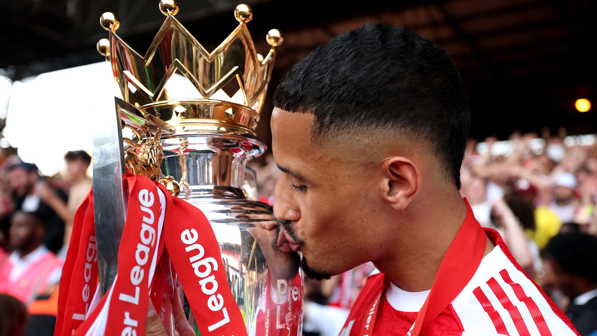 Arsenal, Saliba'lı Takım Fotoğrafını Yeniden Çekecek