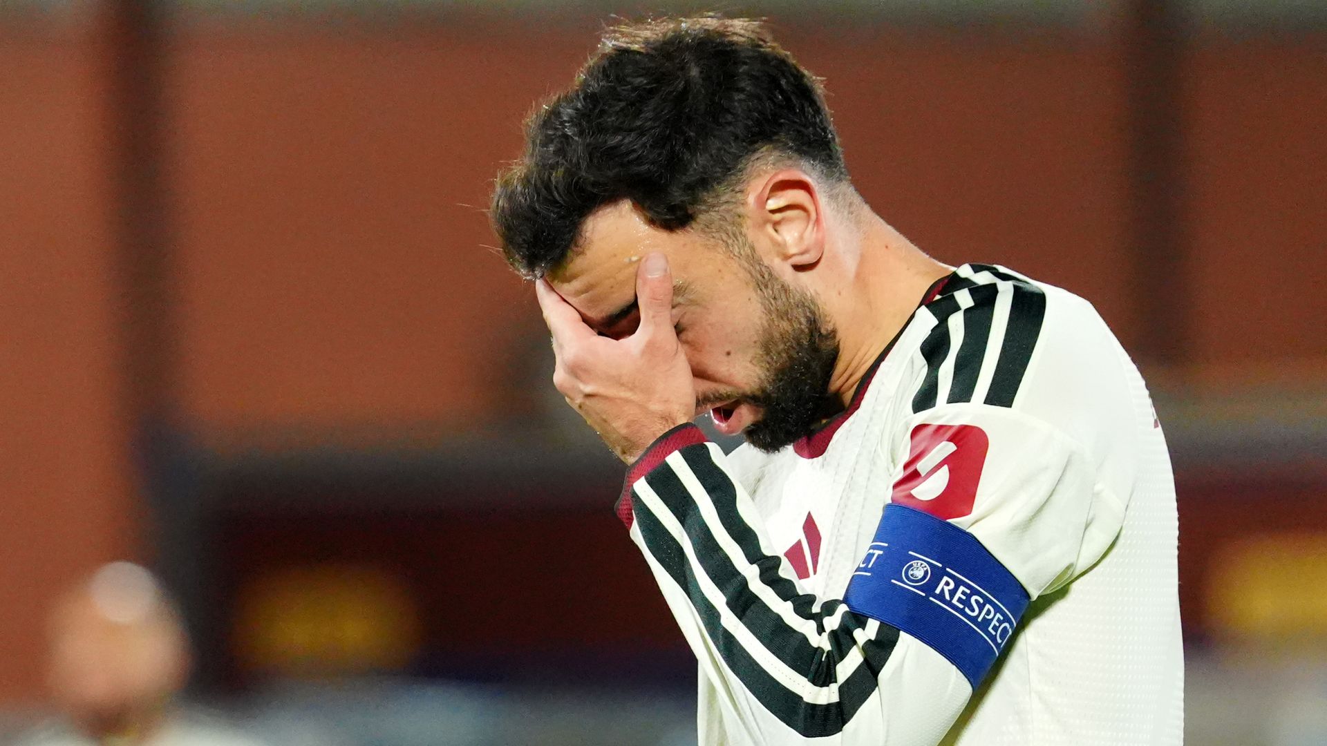 Carragher'dan Fernandes'e sert sözler: Carrick'in koltuğu sallıyor