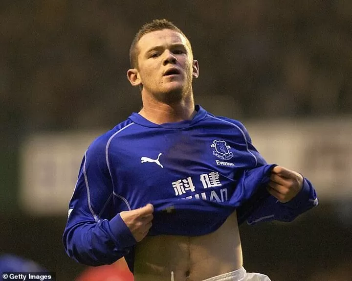 Premier Lig'de Sigara Skandalları: Szczesny, Wilshere, Rooney
