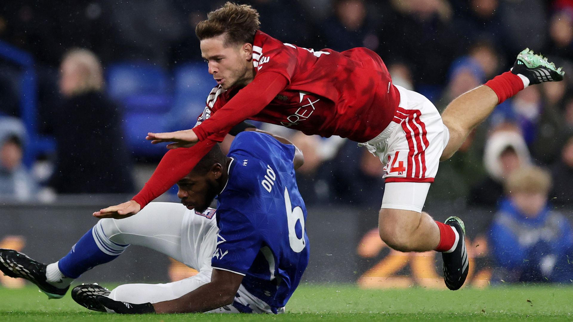 Nottingham Forest Ipswich ile 1-1 Berabere: VAR Tartışması ve Kaçan Goller