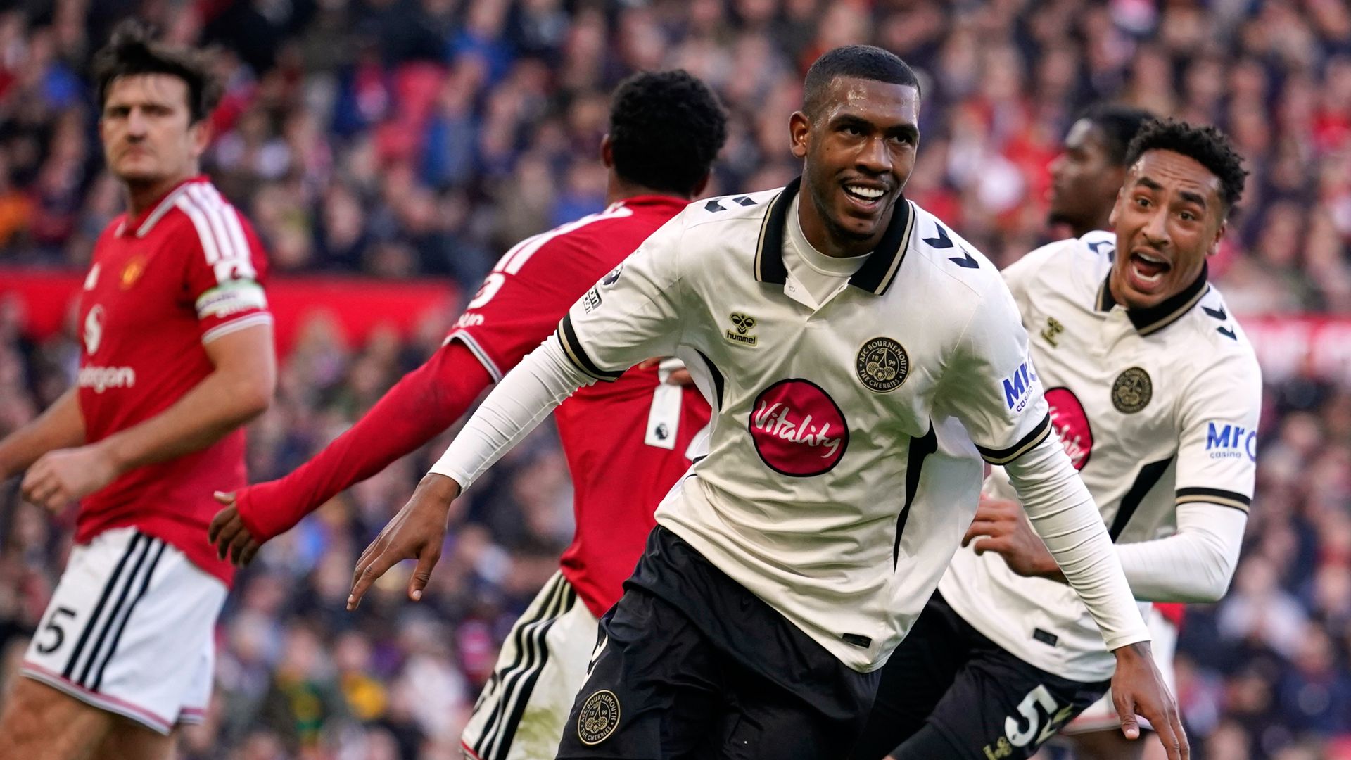 Manchester United 0-3 Bournemouth: Carrick'in Fernandes Kararı Felaketle Sonuçlandı