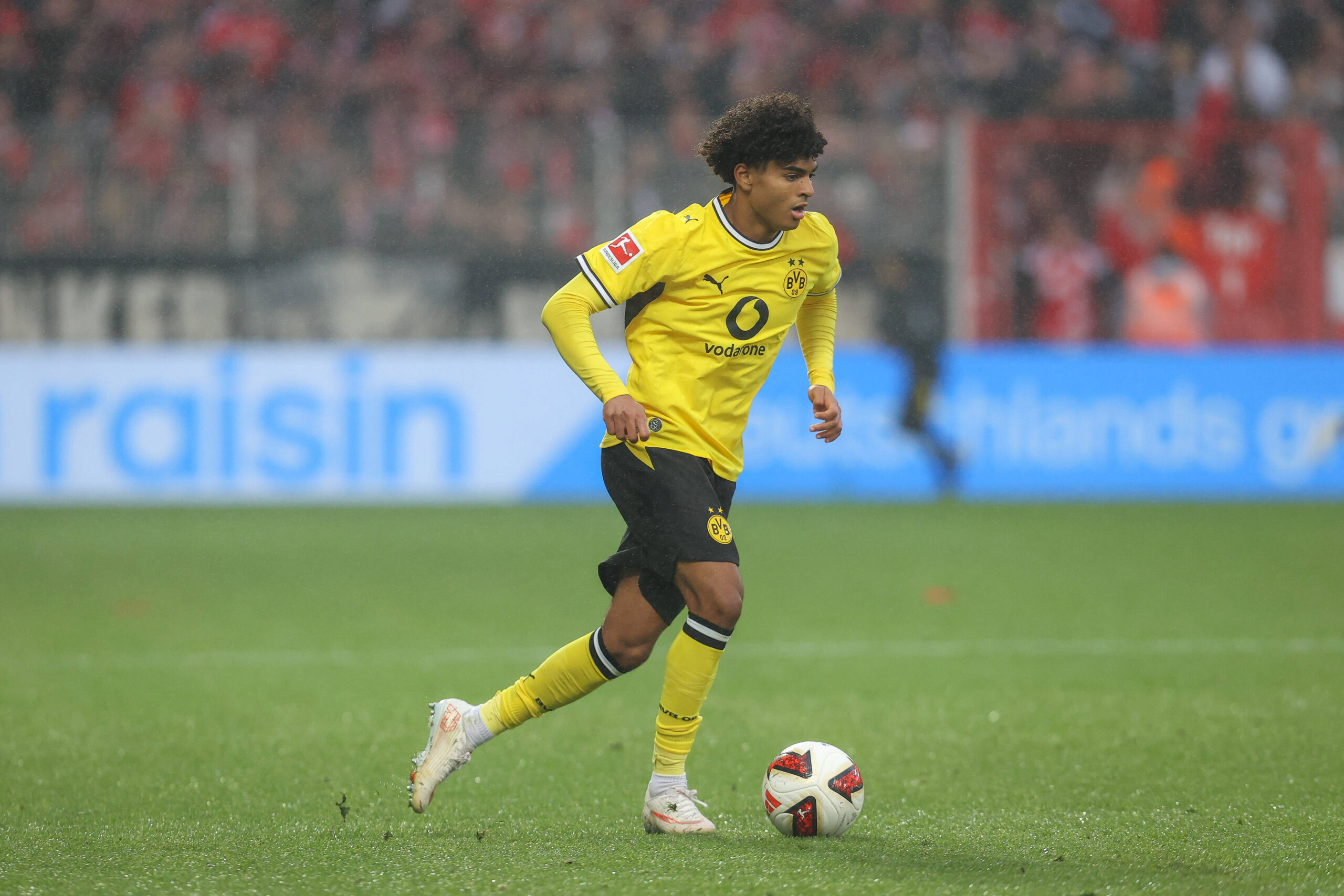 Manchester City, Dortmund'un 17'lik yıldızı Mathis Albert için öne geçti