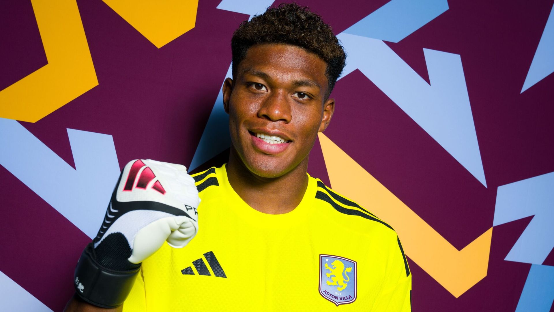 Zion Suzuki: Aston Villa'nın Yeni 1 Numarası Martinez'i Aratmadı