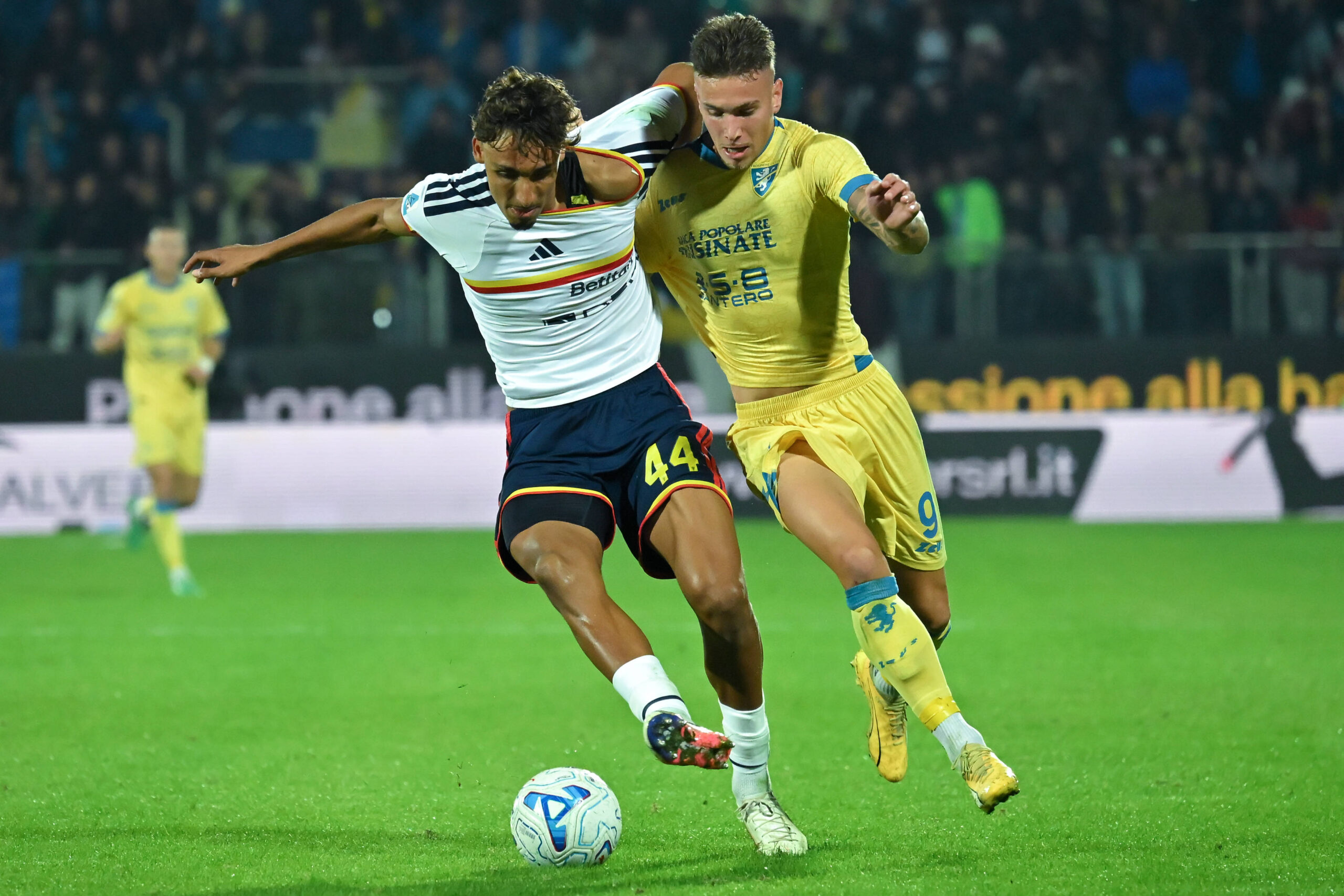 Crystal Palace, Lecce'nin Tiago Gabriel'i için yarışta